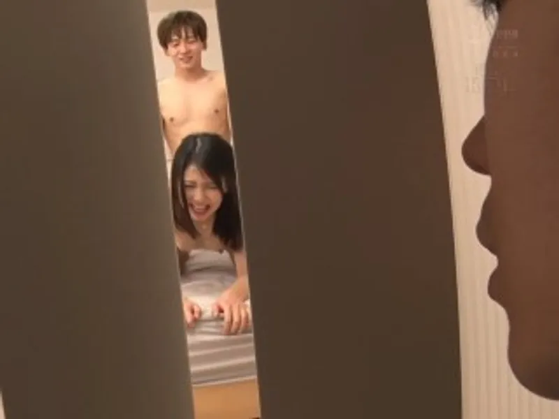 Thanh niên đang vụng trộm với chị gần nhà thì anh ông chồng về...