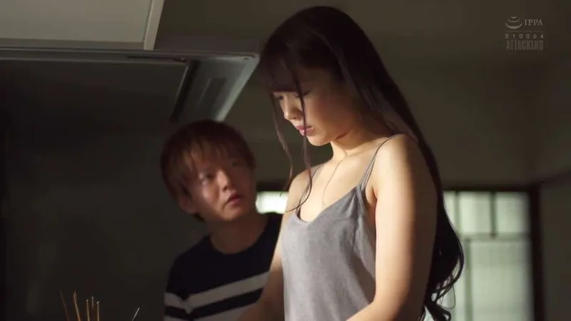 Bạn tình của chị gái xoạc cô em bà xã đang buồn bã vì thất tình