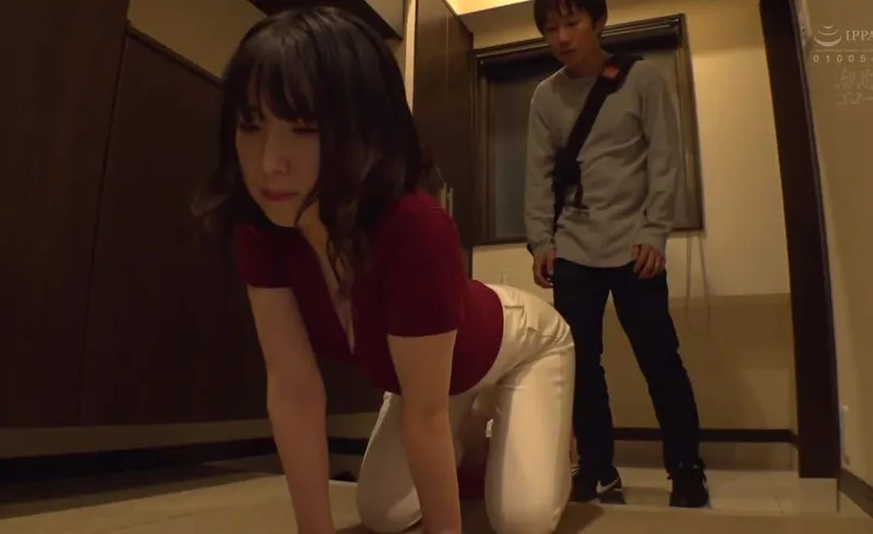 Cô gái nhà kế bên thiếu thốn và cậu sinh viên trúng số cạnh bên