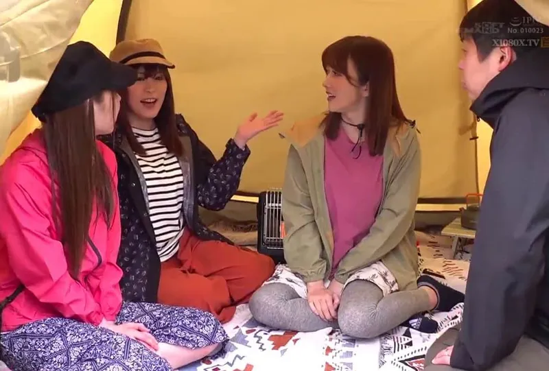 Chuyện lạ đời, ông xã thay cô vợ đi cắm trại với mấy cô bạn của vợ yêu ở khu phố…