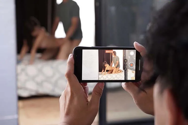 Quay lén em em học sinh ở căn hộ đối diện lén lút quên đóng cửa sổ để tống tình