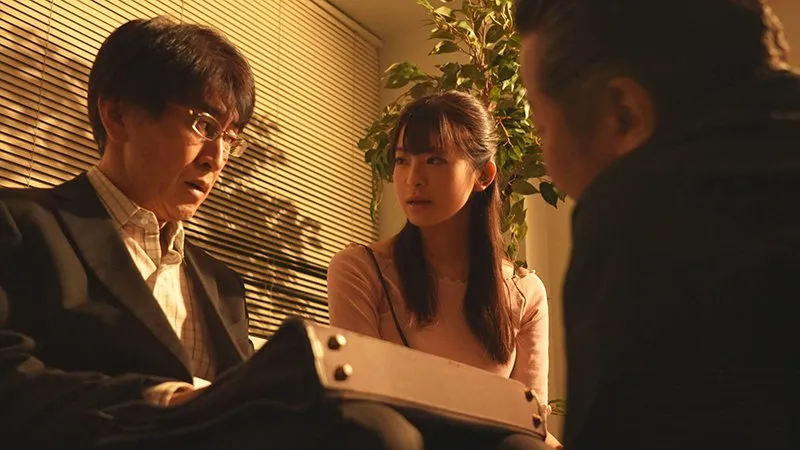 Người chồng vay nợ bang hội, vợ yêu phải bán thân để trả nợ