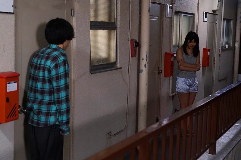 Bí mật vụng trộm với em hotgirl cạnh nhà cãi nhau bị người chồng đuổi ra cửa