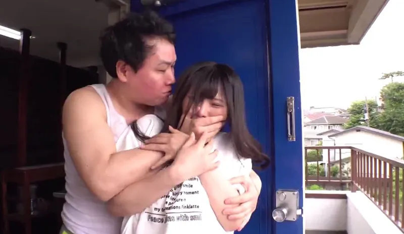 Tình đầu của tôi đã bị gã nhà sát bên nện tơi tả