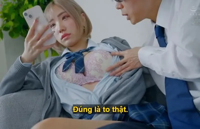 Cô nàng học sinh lạnh nhạt, chỉ cần đưa tiền là anh tha hồ muốn làm gì em cũng được.