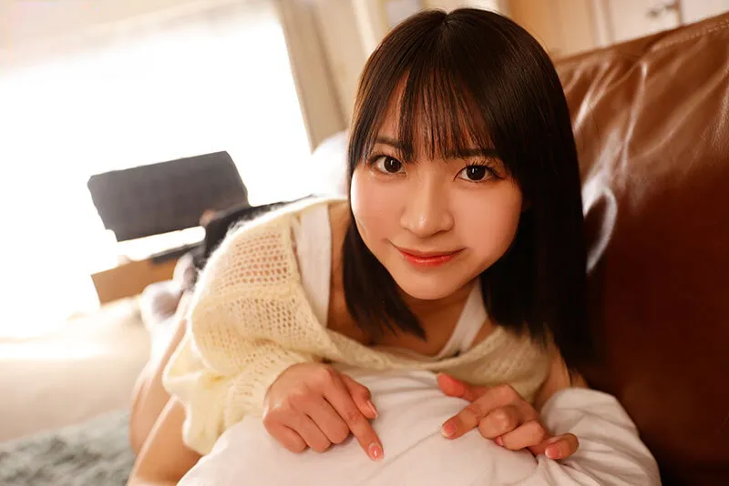 Chị gái lần đầu có người yêu còn nhiều ngỡ ngàng nên mượn củ khoải thằng em tập trước